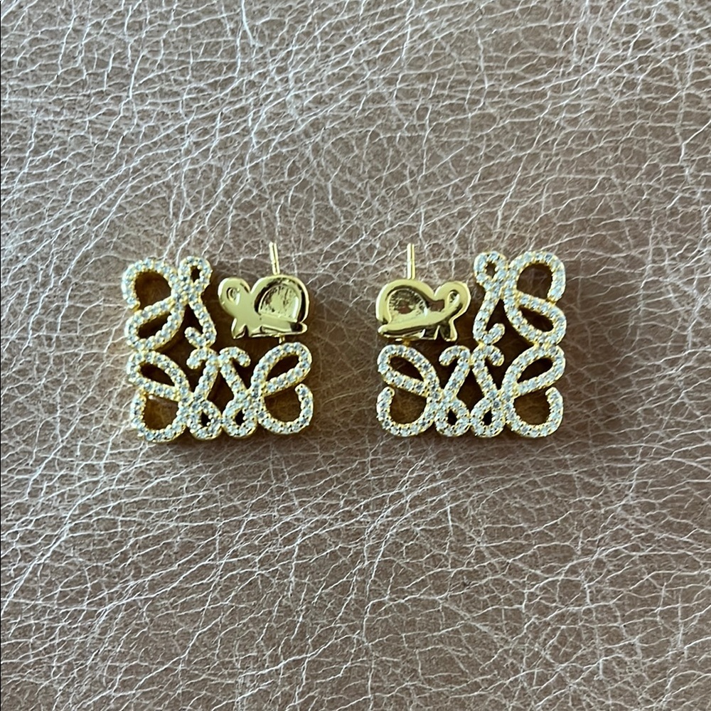 Elegant Gold Earrings (Loewe Inspired)